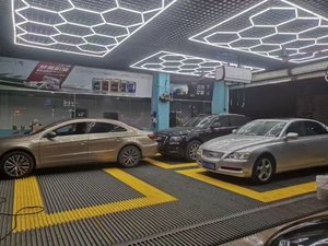 Modulair Plastic Vloertegels Antislip Klikvergrendelsysteem Modern Ontwerp Voor Professionele Autowasstraat Werkplaats Voertuig - Product Image 2