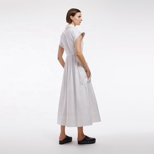 Robe en satin de coton à manches courtes avec poches complètes sur le devant et couture trapèze au col - Product Image 3