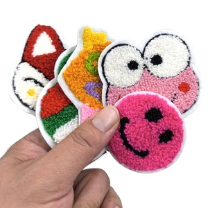 Parches de hilo de chenilla grueso autoadhesivo bordado con purpurina dorada, pegatina 3D de corazón para coser con hierro para bolsos, ropa, sombrero - Product Image 2