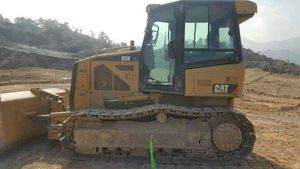 Bulldozer sur chenilles Caterpillar D8R d'occasion en excellent état avec moteur Kubota et roulement - Modèle 2018 à vendre - Product Image 3