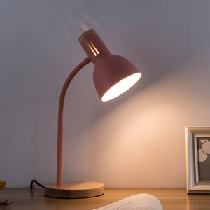 Automatisch dimmbare LED-Schreibtischlampe mit 3 Farben, einstellbarer Helligkeit, flexiblem Schwanenhals, Lichtsensor und USB-Ladeanschluss - Product Image 1