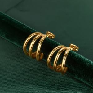 ต่างหูสตั๊ดสแตนเลสชุบทอง 18K กันน้ำ ไม่ลอก ไม่ก่อให้เกิดอาการแพ้ ขายส่ง เครื่องประดับสั่งทำสำหรับผู้หญิง - Product Image 2