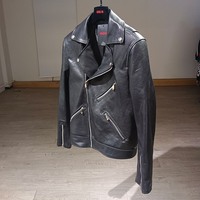 MOQ : 1 pièce |   Personnalisable : Nouvelle veste en cuir pour homme, automne 2025, style motard, en peau d'agneau, fermeture éclair diagonale, doublée et imprimée