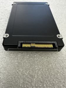 适用于三星PM1735 P36975-002 MZ-XLR1T60 MZXL51T6HBJR-000H3 u.<span class=keywords><strong>3</strong></span> 1.6tb 2.5英寸PCIe 4.0X8固态硬盘 - Product Image 3