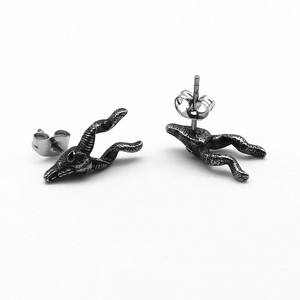 Pendientes con forma de ciervo de acero y titanio plateado tibetano con diseño de zodiaco animal de Yunnique para hombres y mujeres - Product Image 4