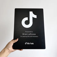 Plaque de récompense en aluminium argenté et noir de taille personnalisée, plaque de récompense en bois TikTok pour blogueur, commémoration d'honneur MH-W03