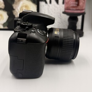 กล้องดิจิตอลมือสอง Nikon D3500 ราคาดี พร้อมเลนส์ 18-55mm AF-S DX ความละเอียด 24.2MP เหมาะสำหรับมือใหม่ - Product Image 1