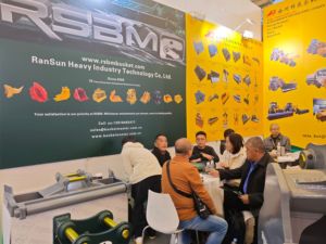 RSBM Râteau à racines pour excavatrice de 15 tonnes, modèle WBM150, style CAT, avec supports spéciaux pour le défrichage - Product Image 5