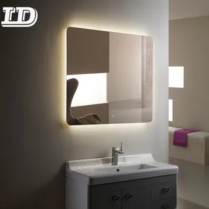 गर्म बिक्री एलईडी बैकलिट टच स्क्रीन बाथरूम दर्पण बाथरूम वाईफ़ाई कनेक्शन आपा एलईडी प्रकाश दर्पण होटल घर के बाथरूम आधुनिक