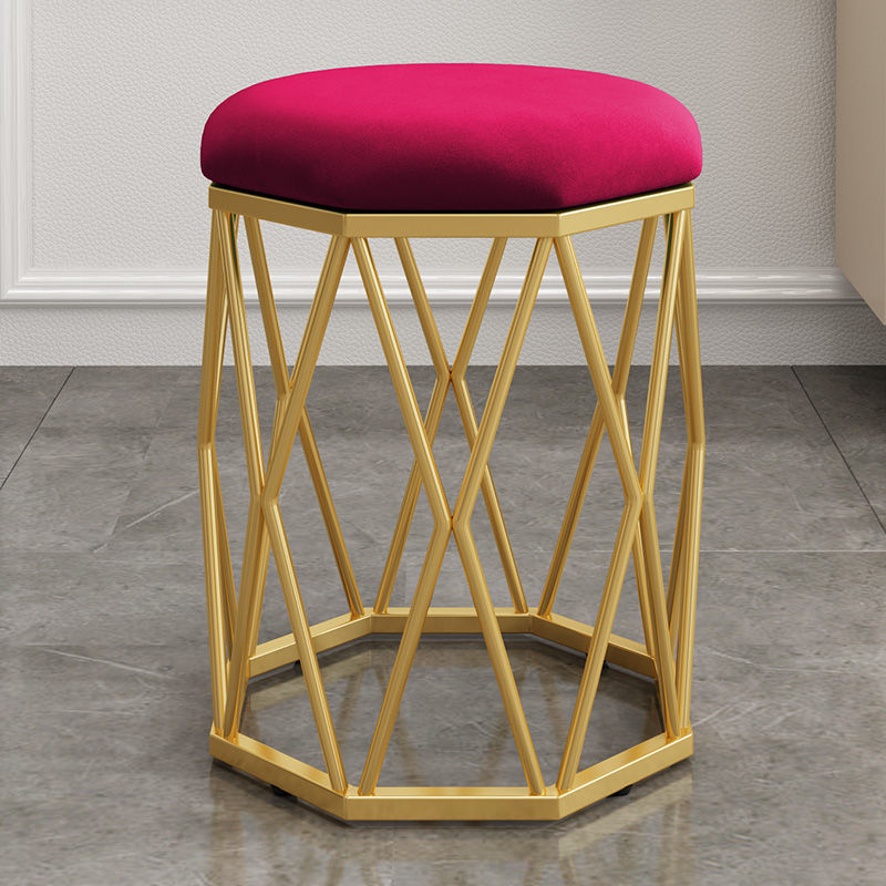 Velours bordeaux + tabouret octogonal doré