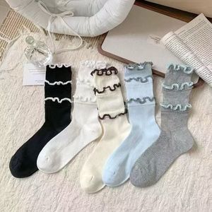 Calcetines Largos para Mujer, Transpirables, Absorbentes de Sudor, en Gris, Azul, Negro y Blanco Hueso, de Poliéster, para Jóvenes de 18 a 40 Años - Product Image 2