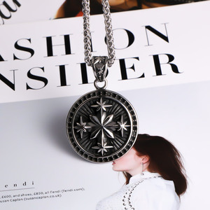 Collier avec pendentif étoile en acier inoxydable, gris argenté avec diamants rouges, design rond pour hommes et femmes, bijoux à la mode SP736 - Product Image 4