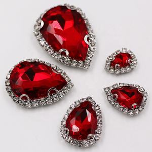 Pendientes de diamantes de imitación con hebilla de cristal - Product Image 4