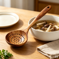 Cuillère écumoire en bois d'acacia avec logo personnalisable – Ustensile de cuisine sûr pour les aliments et durable