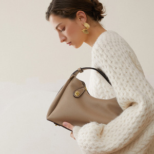 Sac Hobo en Cuir Véritable Grain Litchi Style Minimaliste <span class=keywords><strong>Français</strong></span>, Faible MOQ, Boucle Latérale Métallique, Grande Capacité, Sac Bandoulière en Cuir Véritable - Product Image 4