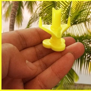 Abrecocos Portátil y Práctico de Plástico, Reutilizable para el Hogar y Restaurantes - Product Image 2