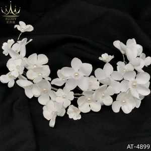 AT-4899 FLODY Servizio OEM Ingrosso Cerchietto da Sposa Stile Coreano con Perle e Fiori Fatti a Mano in Raso Beige per Abito da Sposa Bianco - Product Image 3