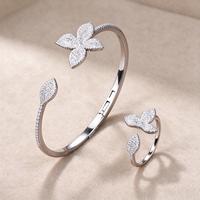 Set Perhiasan Wanita: Gelang dan Cincin Motif Bunga, Gelang Manset Terbuka dengan Cincin Senada, Hadiah Perhiasan Fashion untuk Acara Spesial