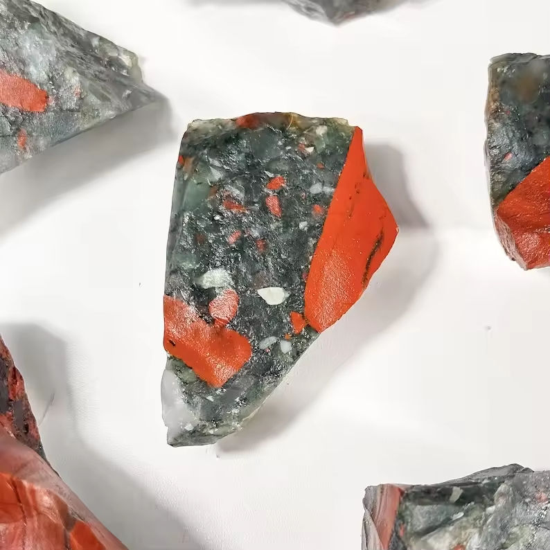 หินเลือดแอฟริกันแดงดิบ