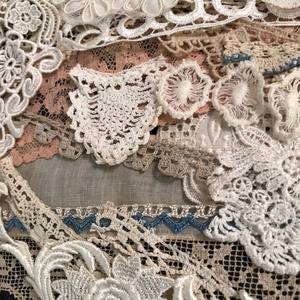Passamanerie e Ricami in Pizzo Francese per Distributori - Accessori Vintage in Pizzo Antico Tessuto Ricamato Sostenibile - Product Image 5
