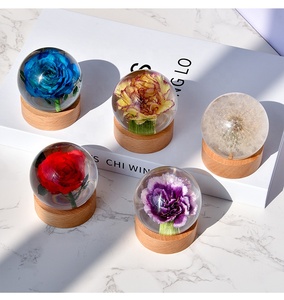 Quả cầu hoa hồng đỏ bảo quản bằng nhựa thật, hoa khô tự nhiên, đế gỗ, trang trí Giáng sinh, hoa hồng bất tử, quà tặng ngày Valentine - Product Image 5