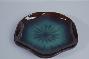 Assiette en porcelaine de style Japandi Agung Keramik, couleur bronze, forme irrégulière unique, hauteur 3cm/4.5cm, vente en gros - Product Image 5