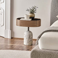 Table d'appoint minimaliste moderne avec base en pierre technique et plateau en bois massif, rangement intégré pour chambre à coucher, salon, table de chevet