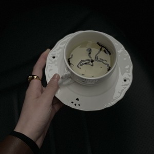 ชุดถ้วยกาแฟเซรามิกสีขาวลายนูนแบบฝรั่งเศส พร้อมจานรอง สำหรับลาเต้อาร์ต น้ำชายามบ่าย สไตล์เรโทร หรูหราเบาๆ สำหรับใช้ในบ้าน - Product Image 4