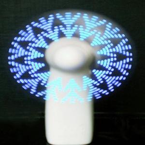พัดลมมือถือขนาดเล็กปรับแต่งได้ พร้อมไฟ LED แบตเตอรี่เปลี่ยนได้ โลโก้สั่งทำพิเศษ สำหรับใช้ในบ้าน โรงแรม ผลิตจากพลาสติกสเปน - Product Image 5