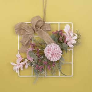 CallaFloral ผนังดอกไม้ประดิษฐ์แบบแขวน พร้อมดอกไม้สีชมพูและโบว์ผ้ากระสอบ สำหรับตกแต่งงานแต่งงาน CF01064 - Product Image 1