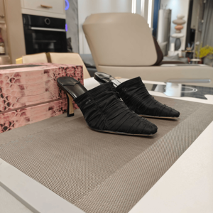 Sandales à talons aiguilles froncées Jimmy pour femme, élégantes et confortables, idéales pour le bureau, le quotidien et les occasions formelles - Product Image 1