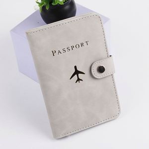 Cartera de Viaje de Cuero PU Impermeable y Antirrobo, con Bloqueo RFID, Porta Pasaportes, Ranuras para Tarjetas, Portátil y Elegante - Product Image 6