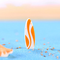 Mini planche de surf colorée, mini ornement en résine, petite statue, figurine artisanale, accessoires pour la décoration d'aquarium.