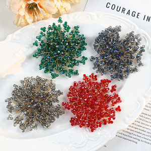 Nieuwe luxe elegante handgemaakte acryl kristallen kralen broches voor dames groothandel - Product Image 3
