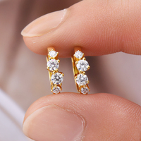 Boucles d'oreilles créoles Huggie miniatures étanches en argent 925, serties de moissanite 3mm et 2mm, bijoux de mode pour femme, idéales pour les fiançailles