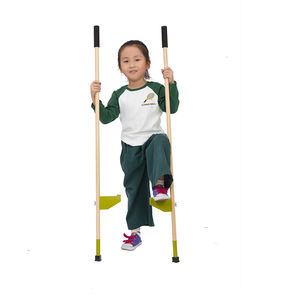 Échasses colorées en bois réglables en hauteur pour enfants - Product Image 1