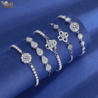 Bracelet réglable en or blanc 14 carats avec moissanite carrée, motif trèfle à quatre feuilles, et breloque, style tennis solitaire en oxyde de zirconium