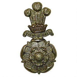 LATÓN KC YORKSHIRE DRAGOONS CAP BADGE IMPERIALA HAT PLATE Small Ars School Corps SASC Cap Badge - Product Image 1