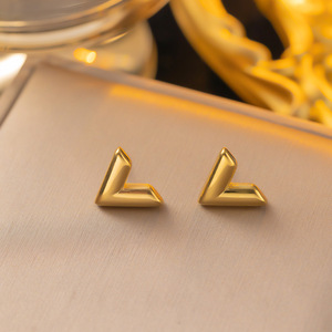 Conjuntos de Joias Finas de Aço Inoxidável Banhados a Ouro <span class=keywords><strong>18K</strong></span>, À Prova d'Água, com Colar Pingente em V, Pulseira e Brincos para Mulheres - Product Image 4