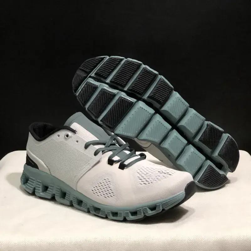 สีเทาเข้ม