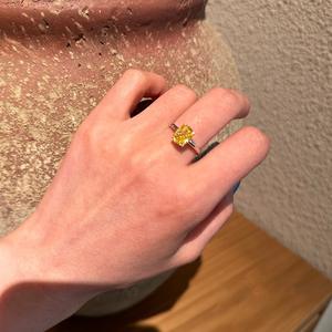 Anillo Clásico de Plata Pura S925 con Cuatro Garras y Diamante Amarillo de la Fortuna, Diseño de Nicho, Simple y Exquisito - Product Image 3