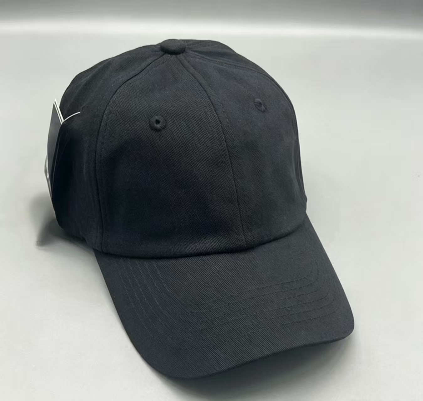 Gorra de béisbol Pony - negra con logo rojo