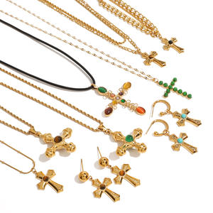 Collar de Cruz de Acero Inoxidable Estilo Europeo Americano con Cristales de Estrás, Chapado en Oro de 18K, Cadena para Clavícula, de Alta Gama, Unisex para Mujer - Product Image 1