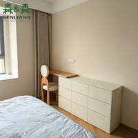 Bureau d'écriture nordique simple et élégant avec bibliothèque intégrée, design convivial, idéal pour le travail quotidien et l'étude à domicile dans la chambre.