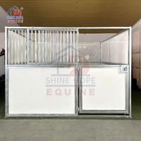 Nouvelles boxes d'écurie en acier pour chevaux avec emballage sur palette