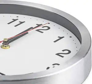นาฬิกาอลูมิเนียมทรงกลมขนาด12นิ้วกรอบ NTP หรูหราทันสมัยนาฬิกาแขวนผนังอะตอมสำหรับห้องนั่งเล่น