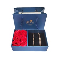 Bijoux de mode de haute qualité Nom personnalisé Bracelet de Couple en métal avec boîte à bijoux rose éternelle pour les amoureux