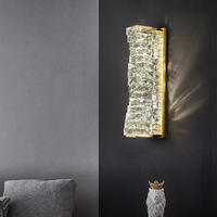 Applique murale de luxe en cristal pour salon, 6W LED, corps en PC, dimensions personnalisées, design simple, blanc chaud doux 2700K Ra80