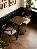 Ensemble de table à manger vintage pour taverne : meubles de salle à manger en bois massif avec base en fonte, adapté aux cafés, bars et restaurants