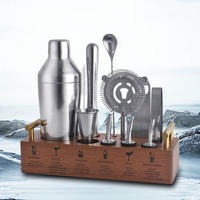 Ensemble de shaker à cocktails en acier inoxydable 730 ml avec logo personnalisé, kit de barman professionnel avec support en bois pour coffret cadeau de bar